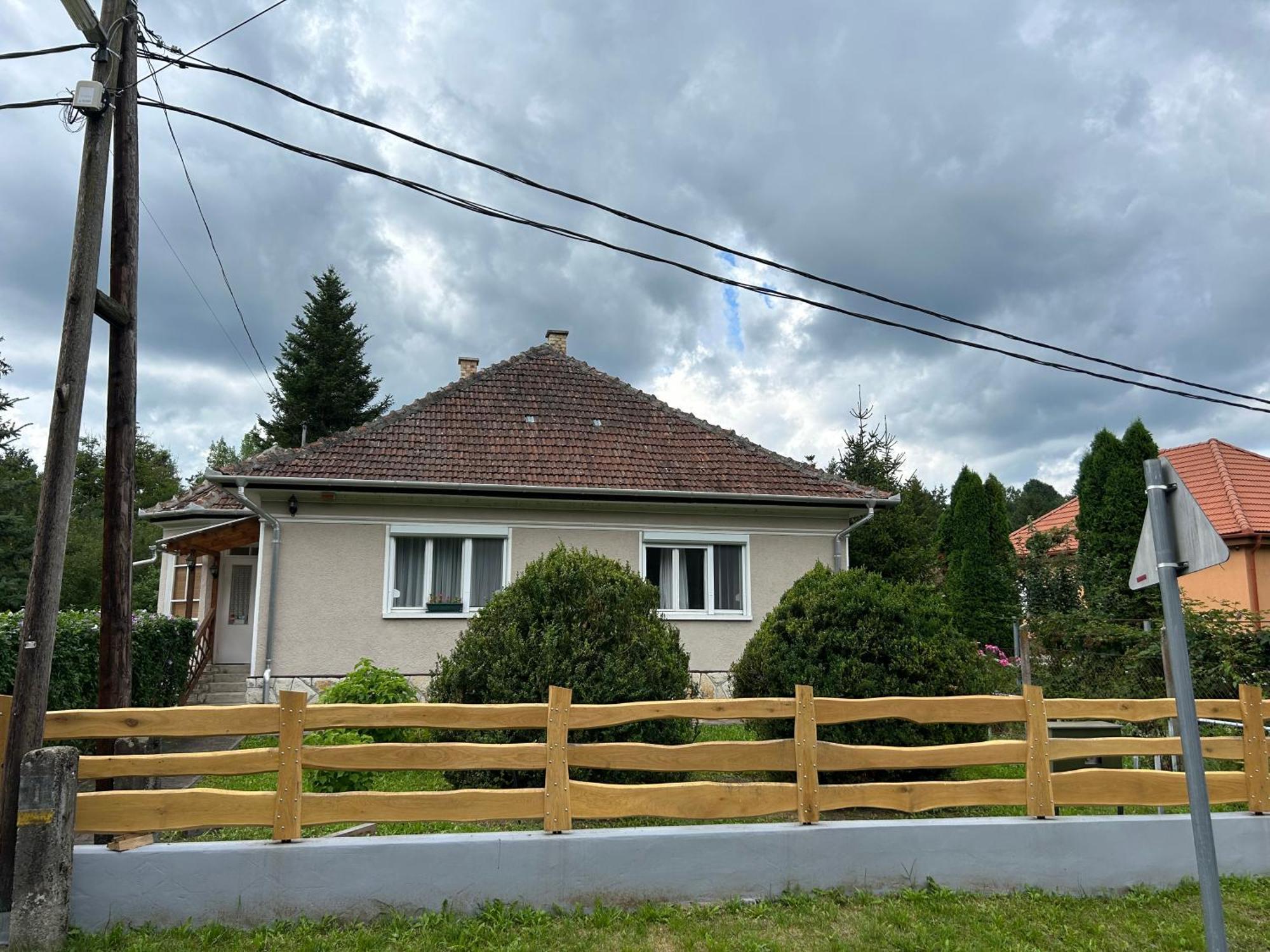 Oeroemvoelgy Vendeghaz Hotel Bozsva Exterior photo